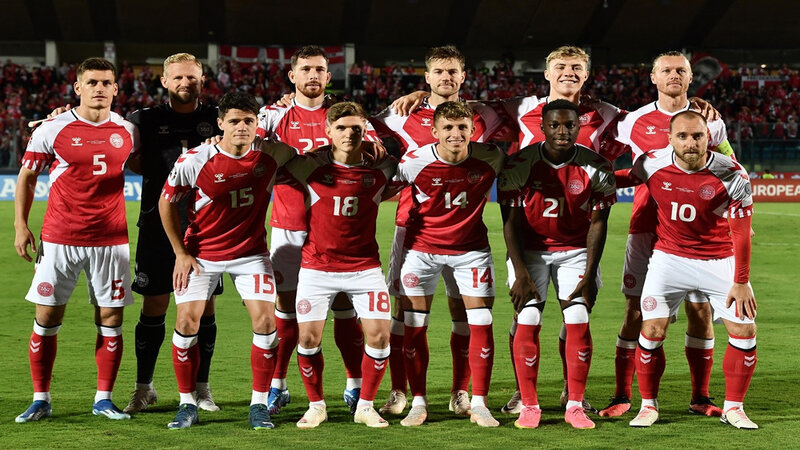 Áo thi đấu của đội tuyển Đan Mạch