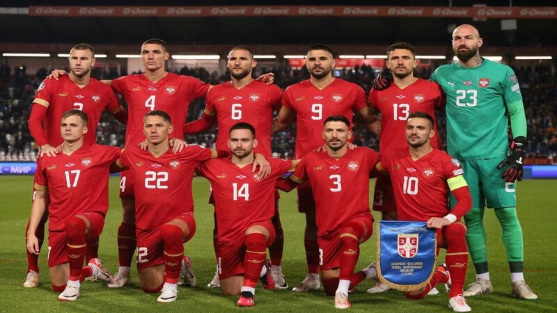 Áo thi đấu của đội tuyển Serbia với sắc đỏ chủ đạo