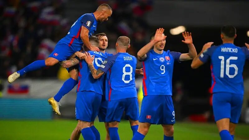 Áo thi đấu chính thức của đội tuyển Slovakia