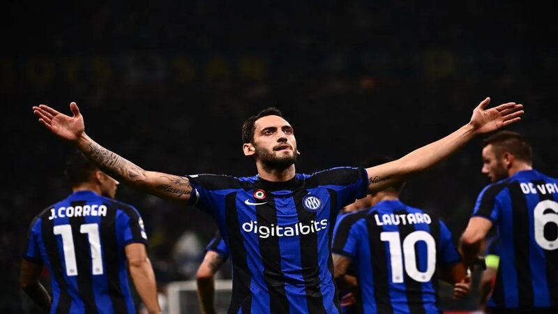 Hakan Çalhanoğlu chuyển đến Inter Milan và thi đấu cho đến nay