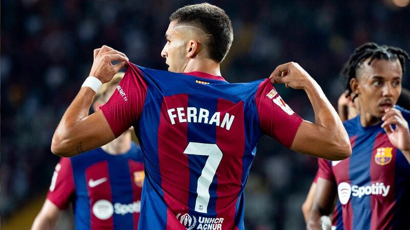 Ferran Torres hiện đang thi đấu cho CLB Barcelona